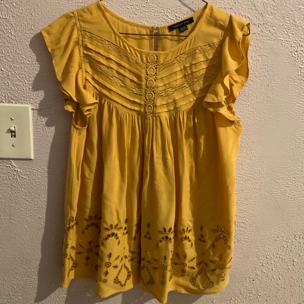 AMERICAN EAGLE cute summer top !😁💛
